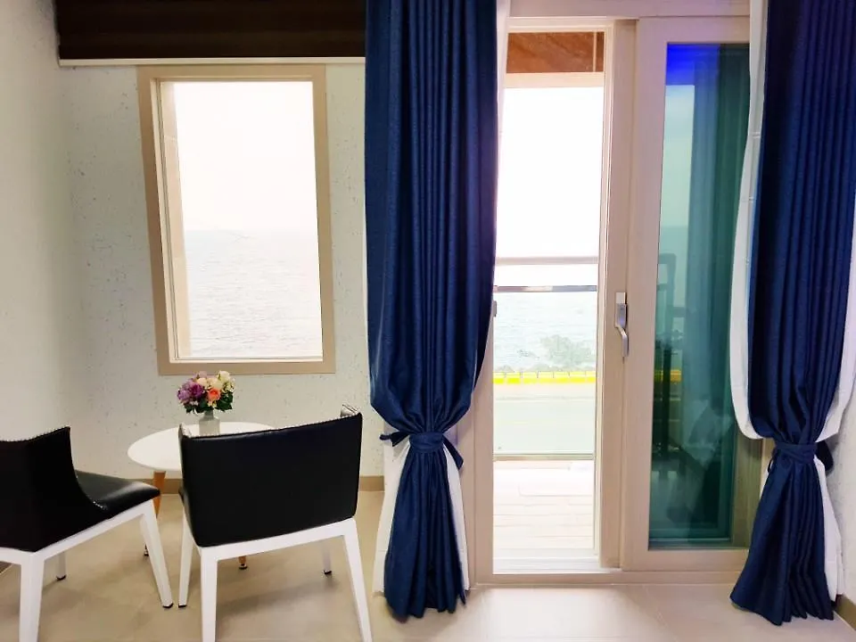 The Four Hills Jeju Hotel 2*,
